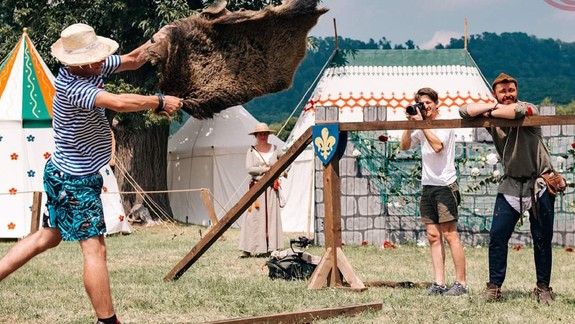 Tip na nedeľu: Na hrade Červený Kameň sa koná Festival zabudnutých remesiel