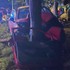 Vážna nehoda na Kolibe: Mladá vodička vyletela z cesty do stromu, v aute bolo päť ľudí