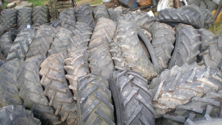 Petržalčanov budí zo spánku príšerný smrad - gumy