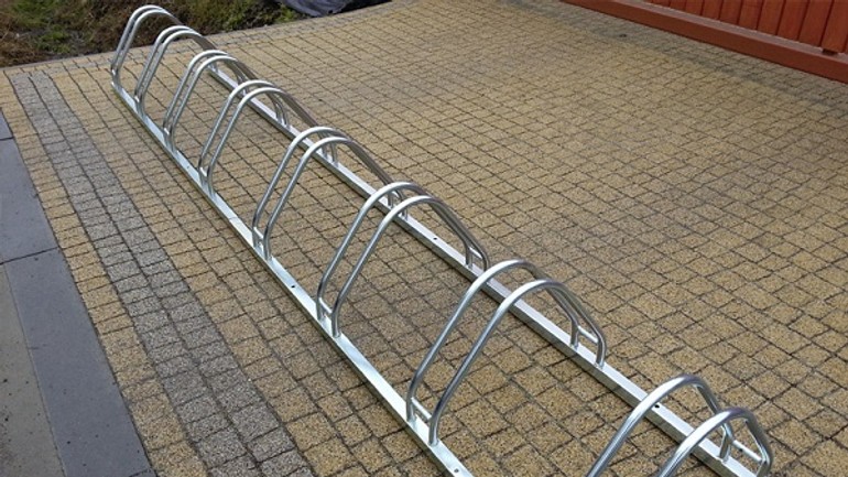 V petržalke pribudlo 16 nových cyklostojanov - Stojan_na_bicykle_Vario_obojstranny_2
