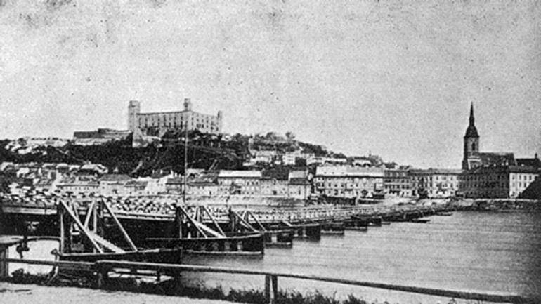 Veľká noc v minulosti. viete, kedy nahradila v bratislave vodu voňavka? - stara bratislava