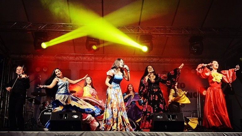 Svoju kultúru predstavia na hviezdoslavovom námestí rómovia - romovia hv