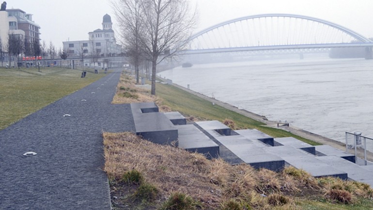 Nábrežnú promenádu pri eurovei už vyčistili - eurovea1