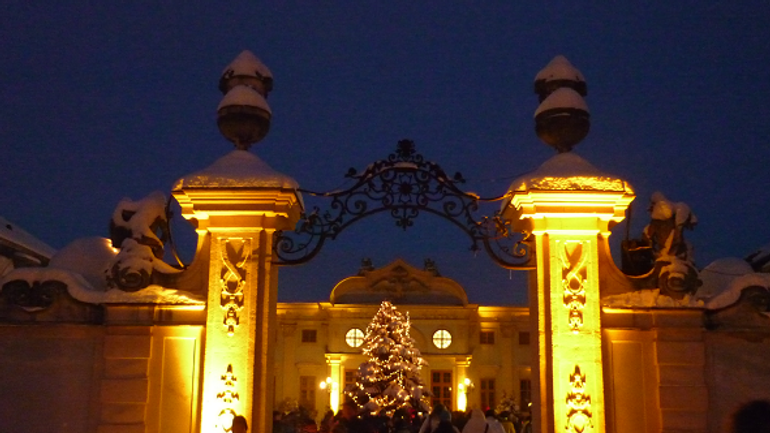 Túžite sa nadýchať vianočnej histórie na rakúskom zámku schloss hof? - Schloss2