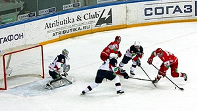 Khl: slovan bratislava definitívne postúpil do play off - spartak_hcslovan