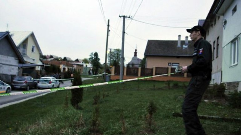 Polícia ukončila rukojemnícku drámu v rači, muža spacifikovala - policia_paska2