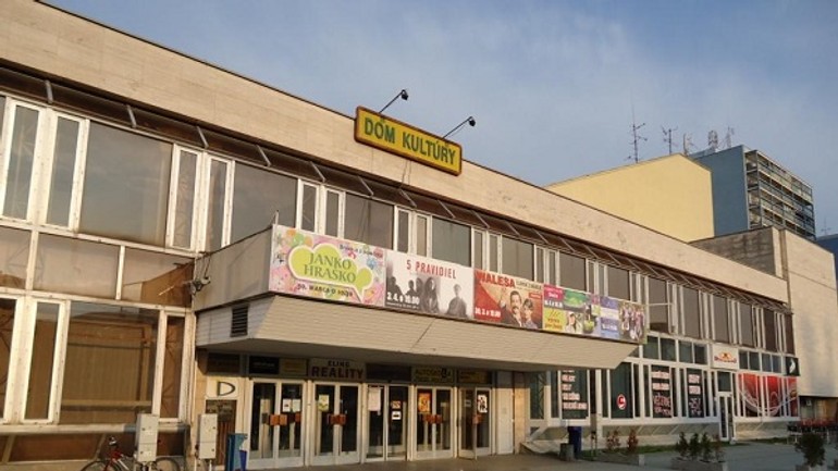 Dúbravka si uctí svoje ženy kultúrou a kvetmi - Dom kultury Dub