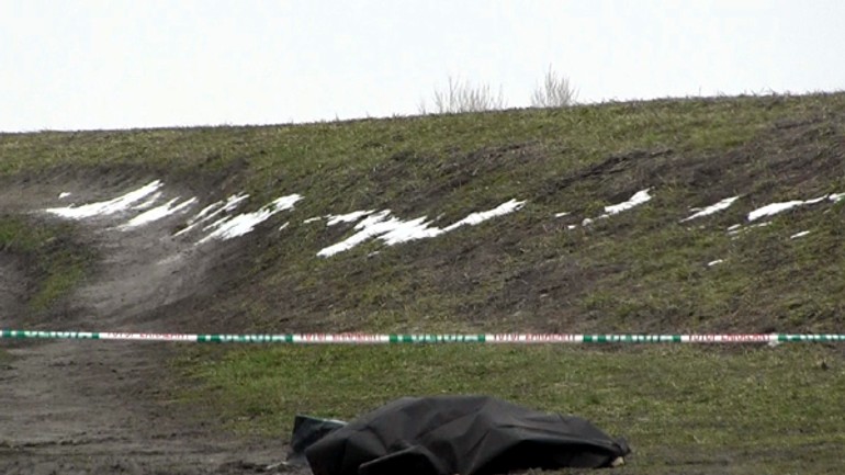 Mŕtvy muž nájdený na hrádzi zrejme nebol zavraždený - mrtvola_hradza