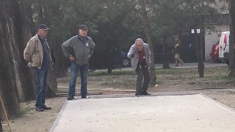 Ružinovčania si majú kde zahrať petang – postavili im ihrisko na rumančekovej - Petangue1