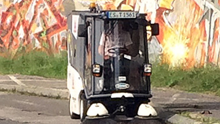 Staré mesto si na kúpu elektrického stroja na čistenie ulíc zobralo úver - cistiaci_stroj2