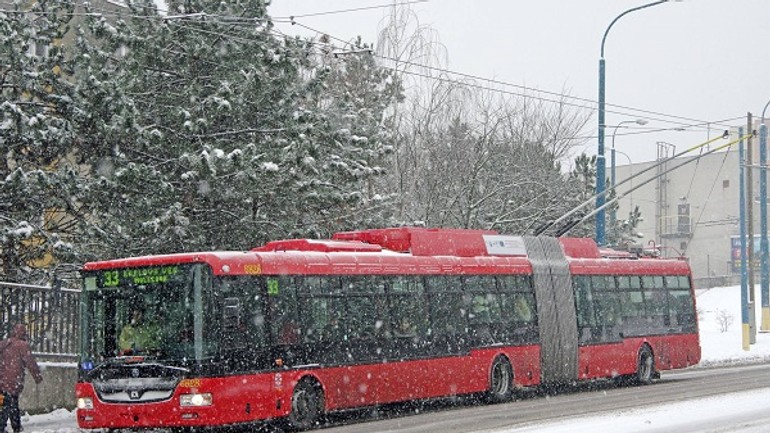 Prvý sneh zaskočil cestárov a znefunkčnil bratislavskú mhd! - Trolejbus MHD