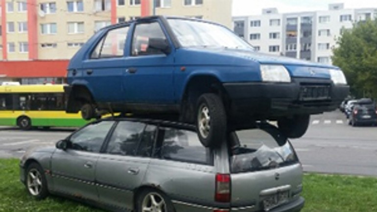 Petržalčania v utorok vášnivo diskutovali o parkovaní - auta_reklama