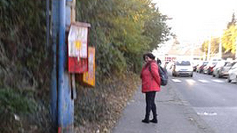 Na zastávke mhd pri suchom mlyne si nesadnete a ešte na vás aj prší - zastavka_prisuchom_mlyne