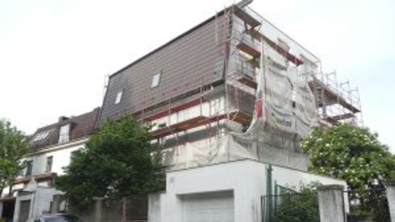 Polícia obvinila jednu čiernu stavebníčku - cervenova1