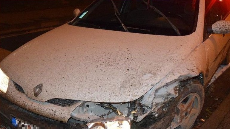 Nehoda - poškodené vozidlo Renault Laguna