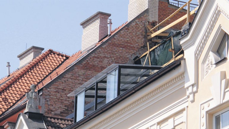 Terasa na štetinovej mala mať zábradlie, pamiatkarom sa nepáči, že je zasklená - Terasa1