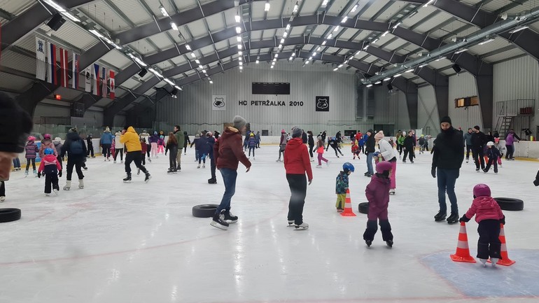 Petržalka zimný štadión verejné korčuľovanie