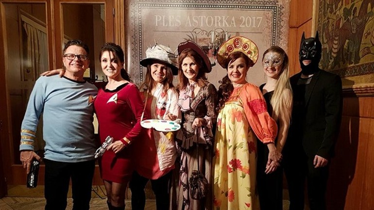 Foto: na plese divadla astorka zahliadli aj nebohého mariána zednikoviča! - Maskary3