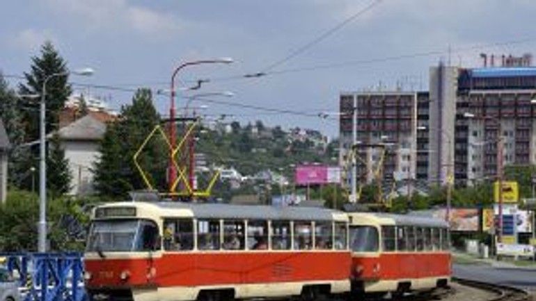 V mhd vyčíňa ďalší blázon. toto vyviedol spolucestujúcej - Elektricka Karlovka