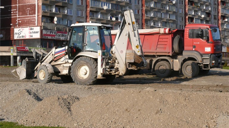 Val zeminy majú začať odvážať preč - val_zemina