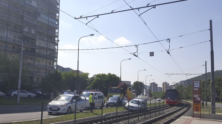 Auto na koľajniciach