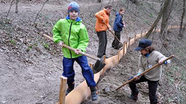 Bratislavčania opäť pomáhajú ropuchám - ropuchy_zabrany2