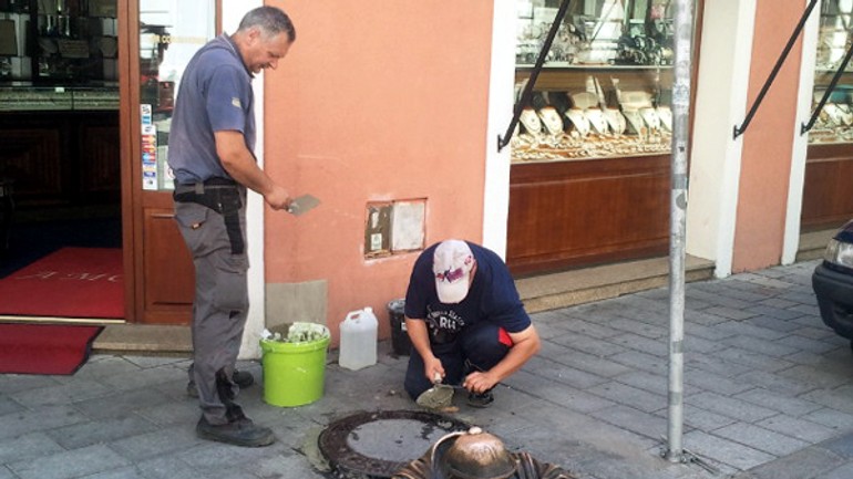 Útoku vandalov sa nevyhol ani čumil - cumil_chyba3