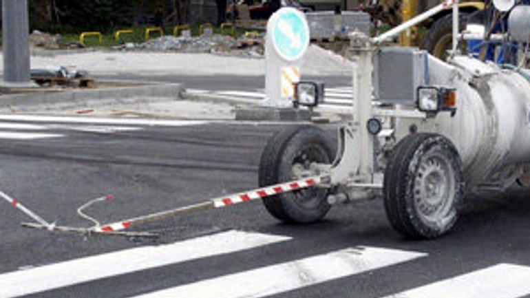 V dúbravke obnovujú priechody pre chodcov - znacenie_malovanie