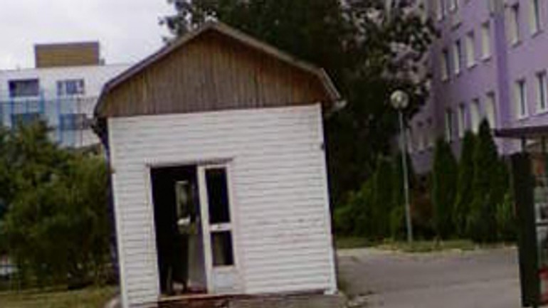 Majiteľ zdrhol, stánok pustne, priťahuje špinu - sintavska_buda