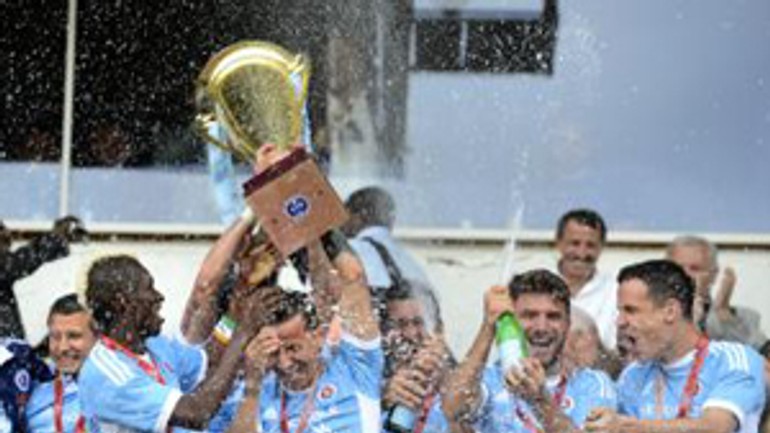 Belasí prevzali pohár za siedmy slovenský majstrovský titul - skslovan_titul1