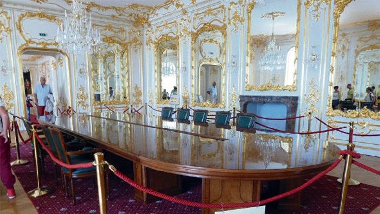 Zrkadlovú sieň na hrade špatí nevhodný prezidentský nábytok - pamatnik17_1