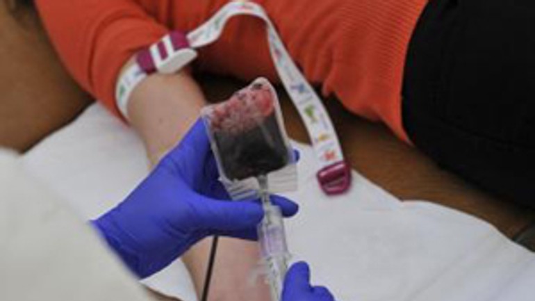 Starosta petržalky daroval valentínsku kvapku krvi - Darovanie1