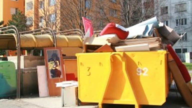 Keď sa kontajner na jesenný zber zaplní, treba to ohlásiť - kontajner_velky