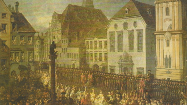 Námestie bolo 600 rokov bez stromov - pamatnik_201605_1