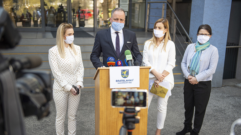 Juraj Droba TS s rúškom