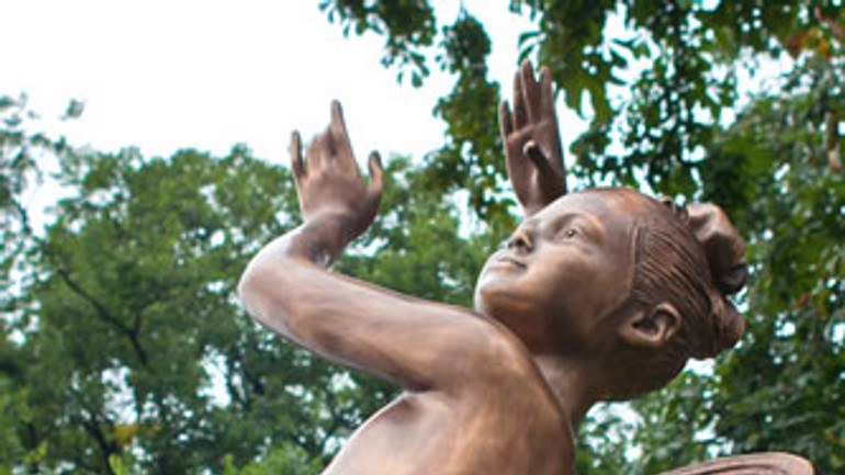 Na dunajskom nábreží pribudla socha víly - Tinka2