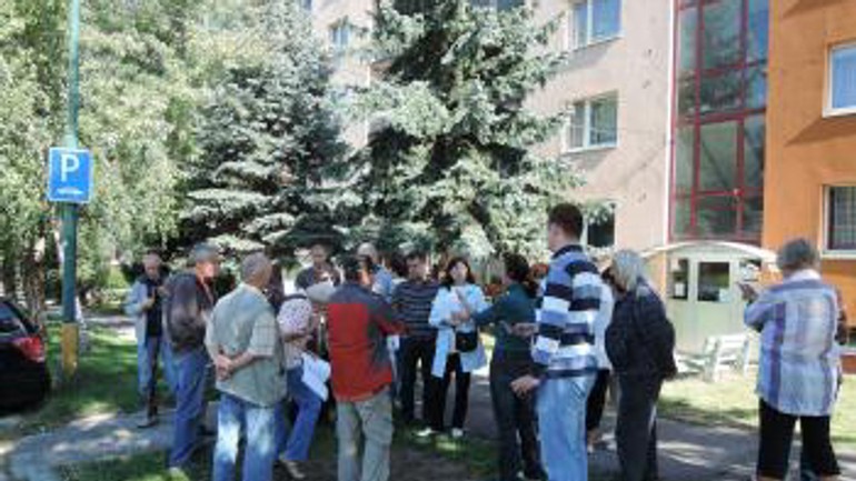 Lamačania protestovali proti výrubu stromov na bakošovej - bakosova_protest