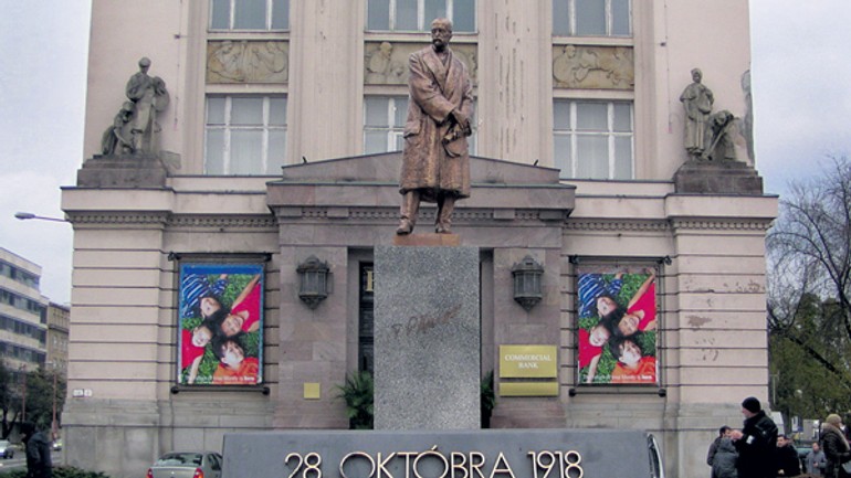 Na nábreží už stojí socha t. g. masaryka - Masaryk1