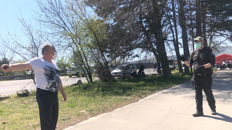 Každého človeka prichádzajúceho aj zo slovenskej strany hraníc polícia kontrolovala a zisťovala dôvod príchodu na hranice