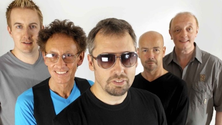 Poctu slobode v devíne vzdajú electric light orchestra - Elo