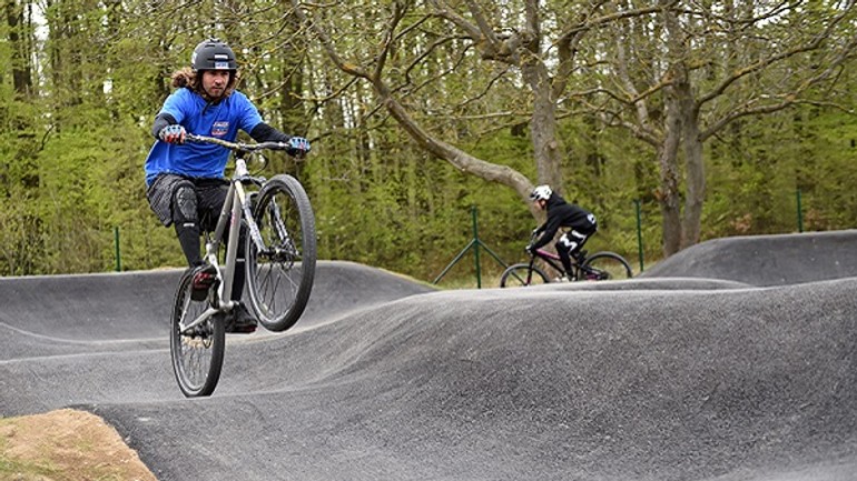 Pumptrackovú dráhu na zochovej chate už otvorili - 2017_12_04 (2)