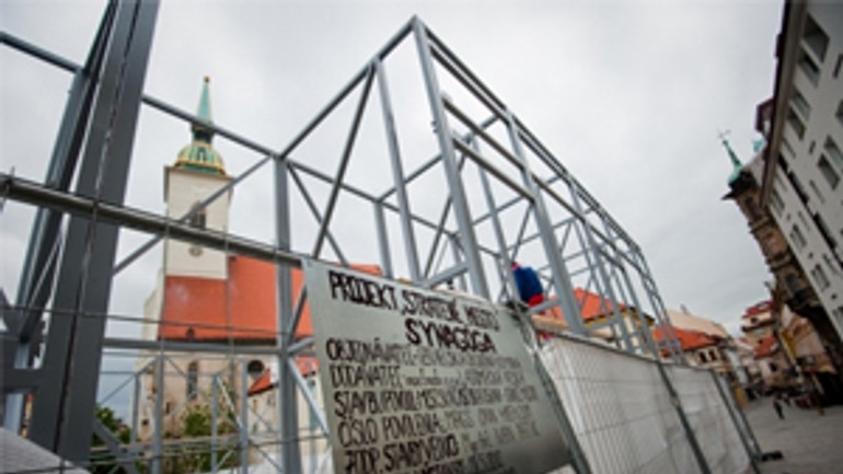 Kulisa synagógy na panenskej ulici bude hotová vo štvrtok - Synagoga kulisa