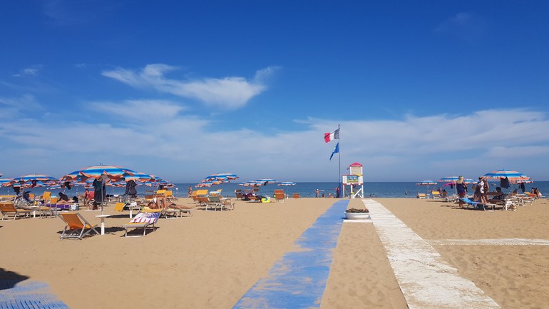 Miestna pláž Lignano Taliansko