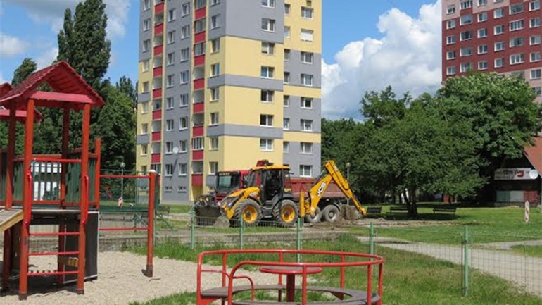 Petržalka do konca leta zrevitalizuje 9 detských ihrísk a športovísk - detske_ihrisko_obnova