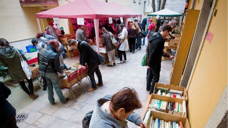 Začala sa tradičná a charitatívna bratislavská burza kníh - Burza knih