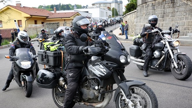 Foto: noční vlci na motorkách si prišli uctiť obete vojny na slavín - Vlci3