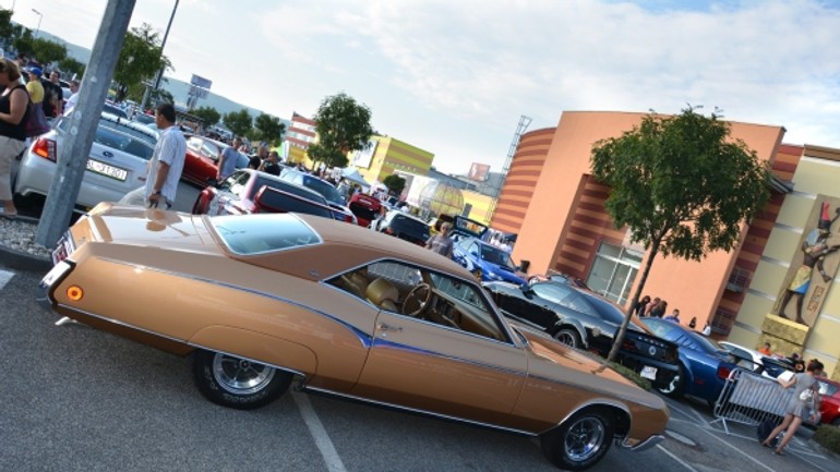 Na zlatých pieskoch bude power tuning party - luxusne auta