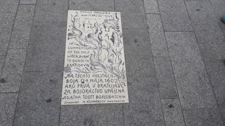 Pamätá tabuľa - čarodejnica