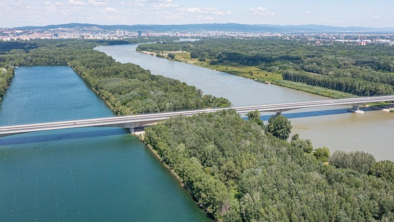 Takmer všetky zvyšné úseky bratislavského obchvatu D4R7, vrátane Lužného mostu budú otvorené 26.septembra