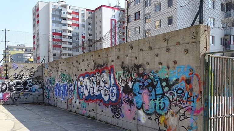 Vedeli by ste pekne vymaľovať ihrisko? máte možnosť - ihrisko-jamnickeho